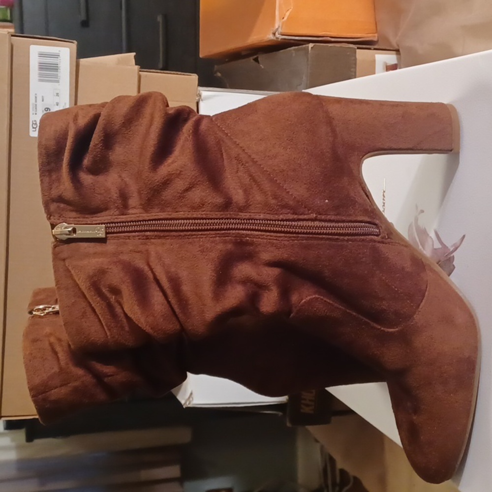 Boots - Picture 6 of 9